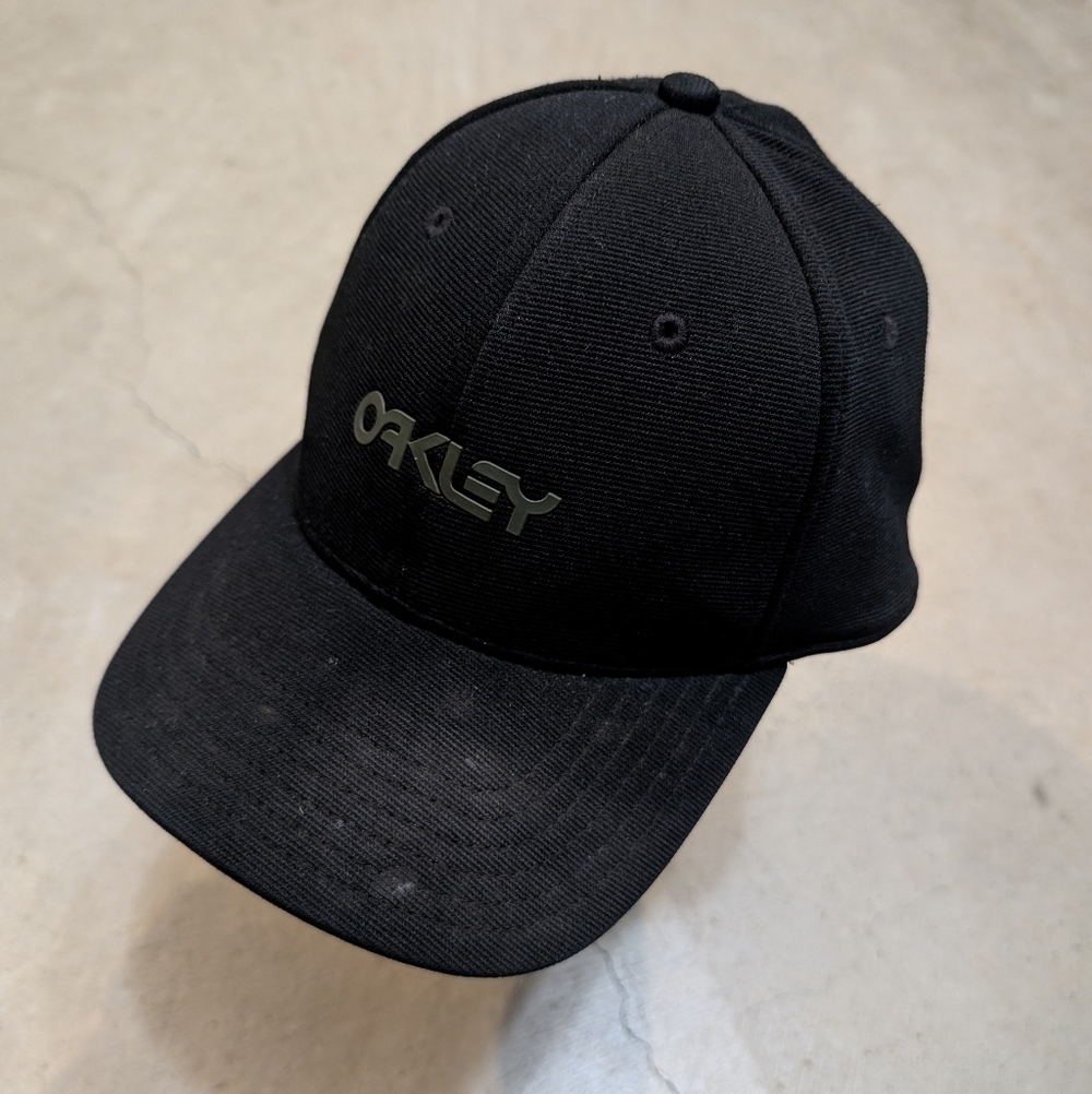 Oakley Black Men's S/M Cap Flex Fit Black Flaws